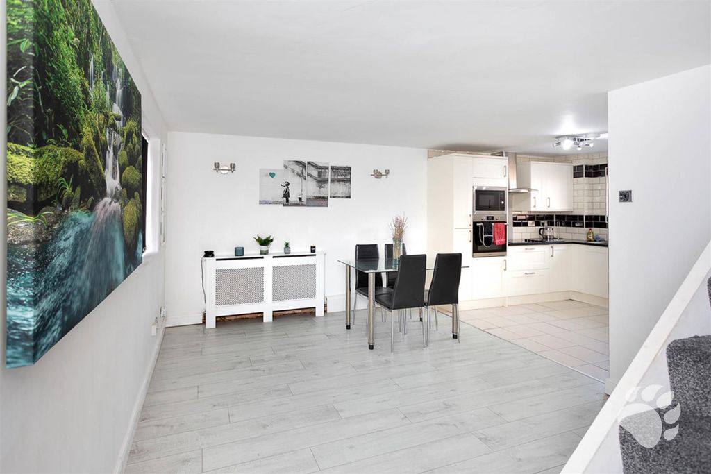 Property photo 2 of 27 Kitchen / Diner