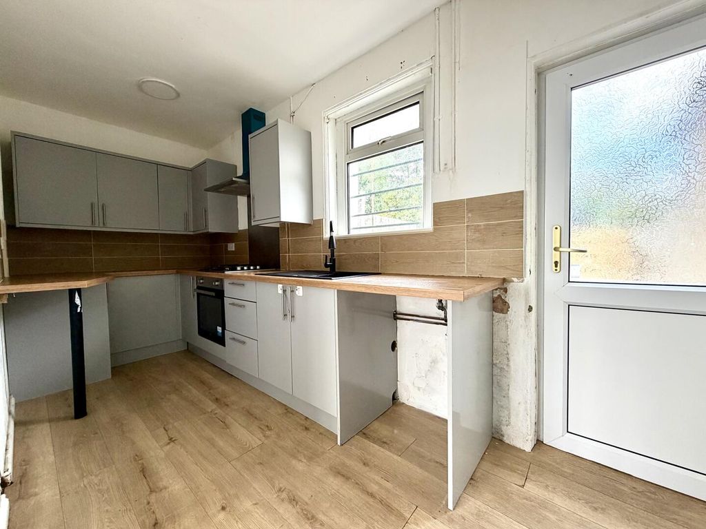 Property photo 2 of 11 Kitchen