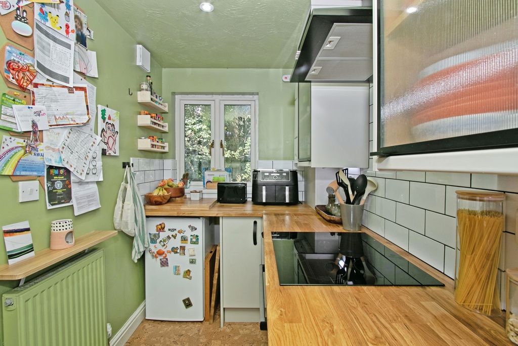 Additional image 7 of 2 bed flat for saleCalver Close, Penryn, Cornwall TR10