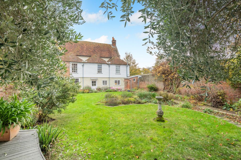 Property photo 2 of 18 Garden