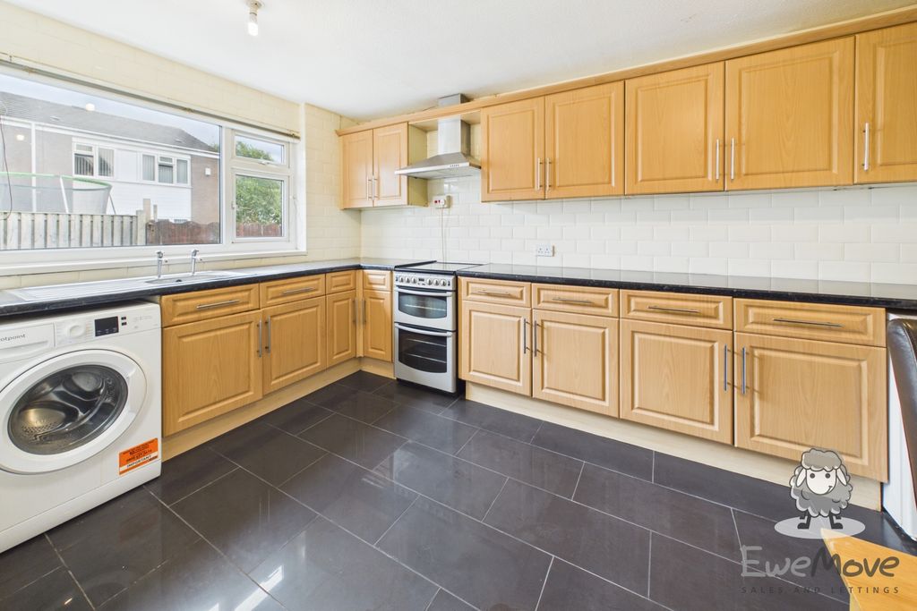 Property photo 3 of 13 5