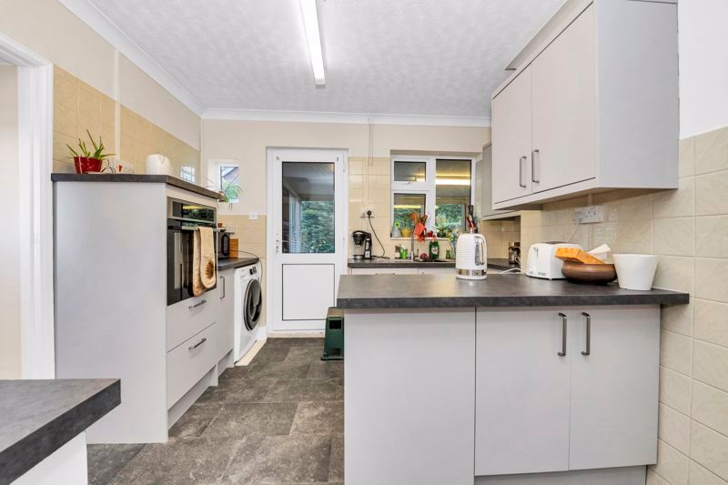 Property photo 3 of 11 Kitchen
