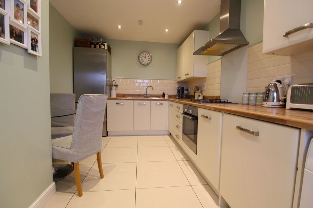 Property photo 2 of 15 Kitchen