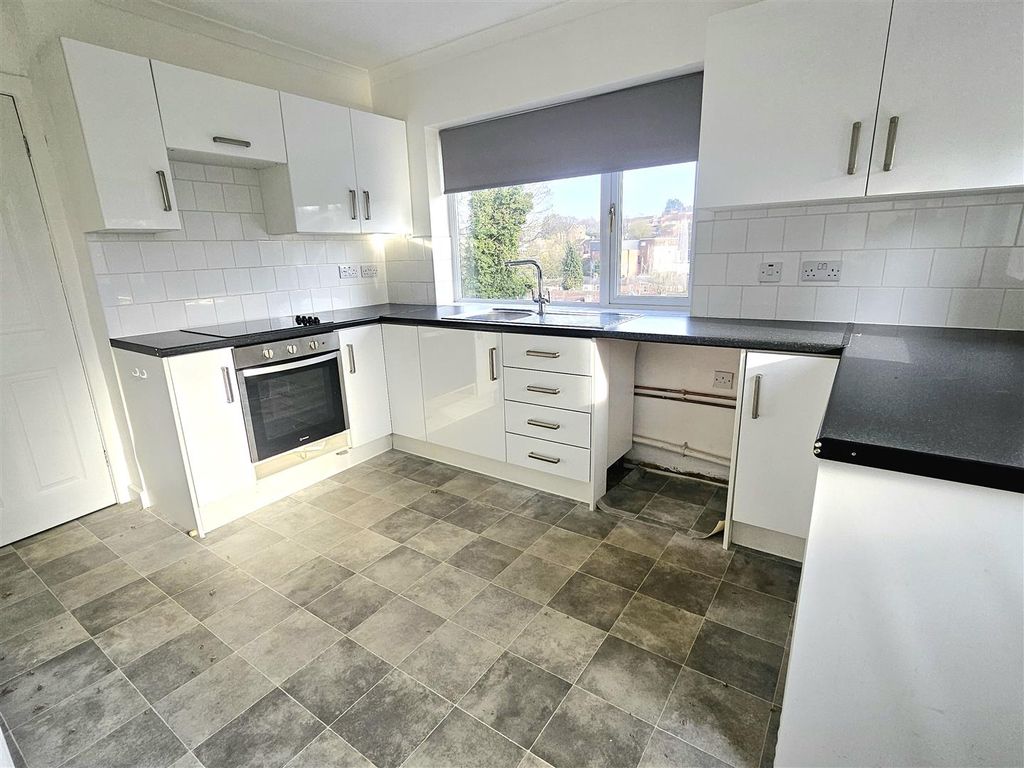 Property photo 3 of 14 Kitchen