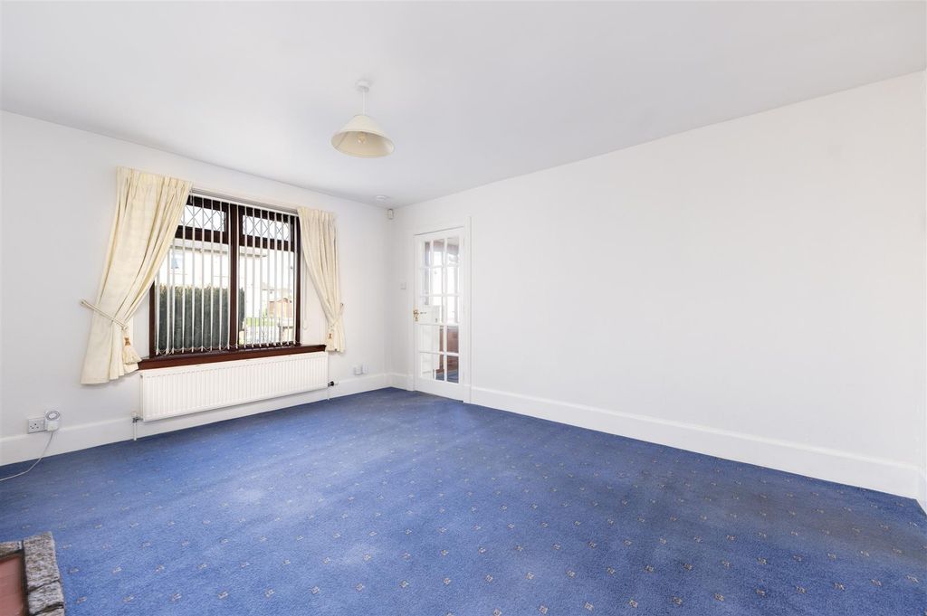 Property photo 2 of 18 Glenurquhart Road 0005.Jpg