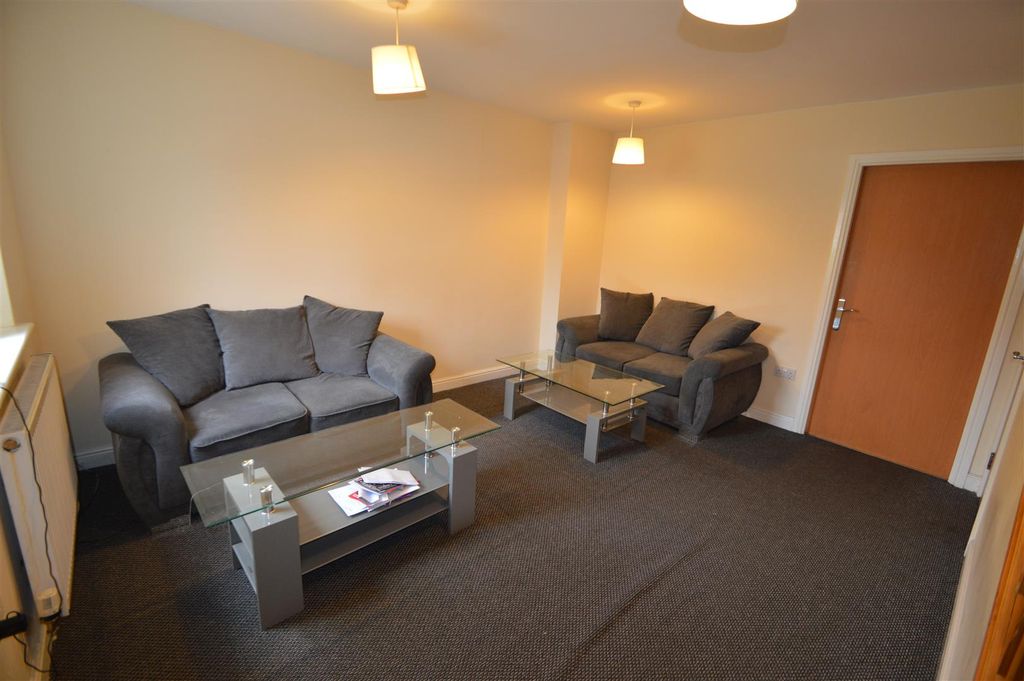 Property photo 2 of 11 165 Cholton Road - Lounge.Jpg