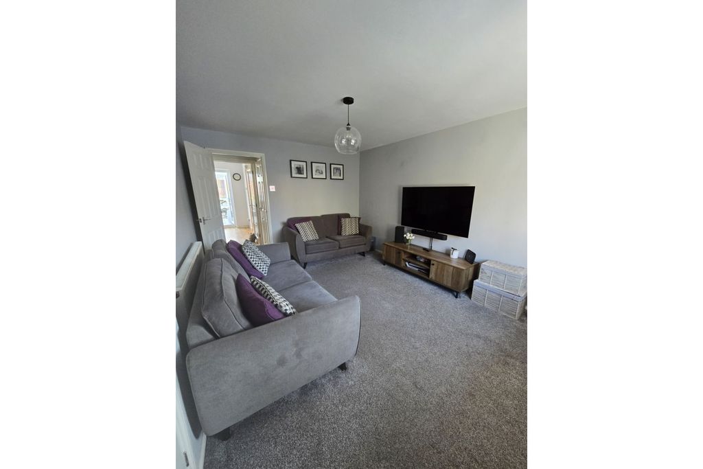 Property photo 3 of 10 Living Room