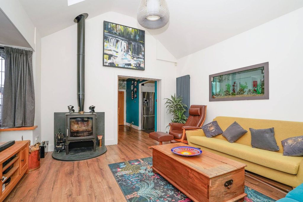 Property photo 3 of 42