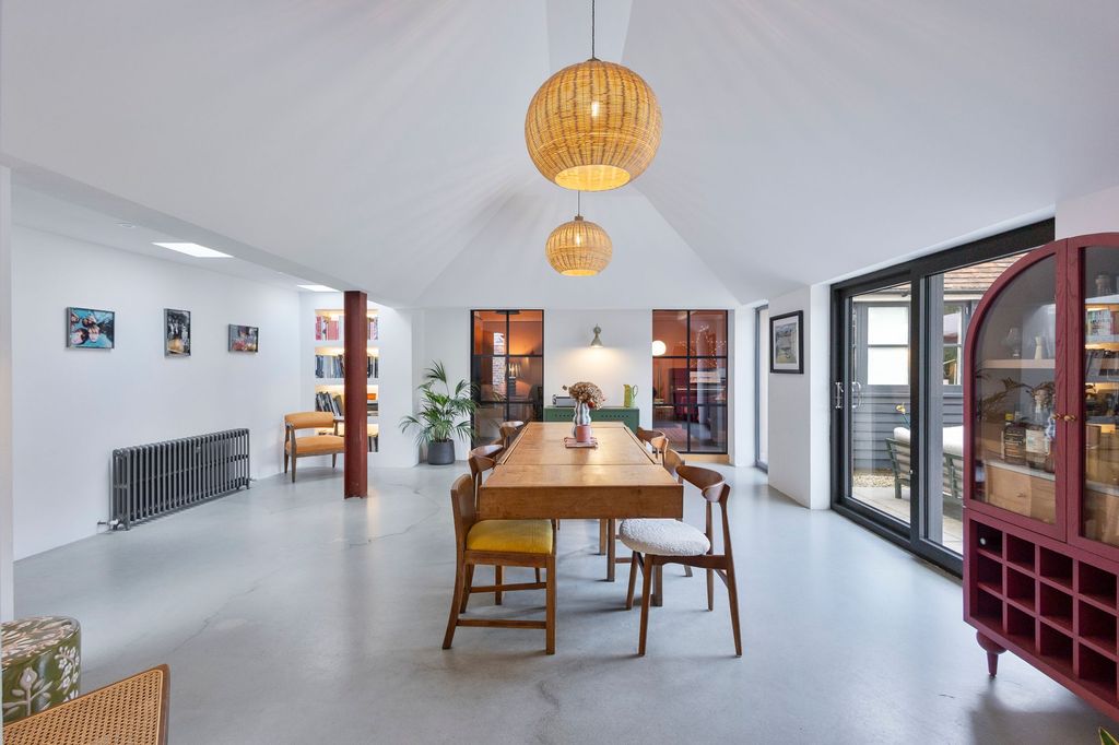 Property photo 3 of 26