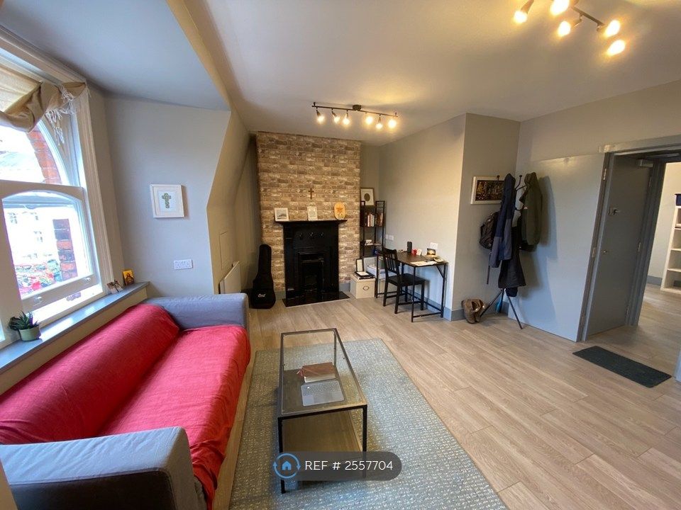 Property photo 1 of 18 Lounge