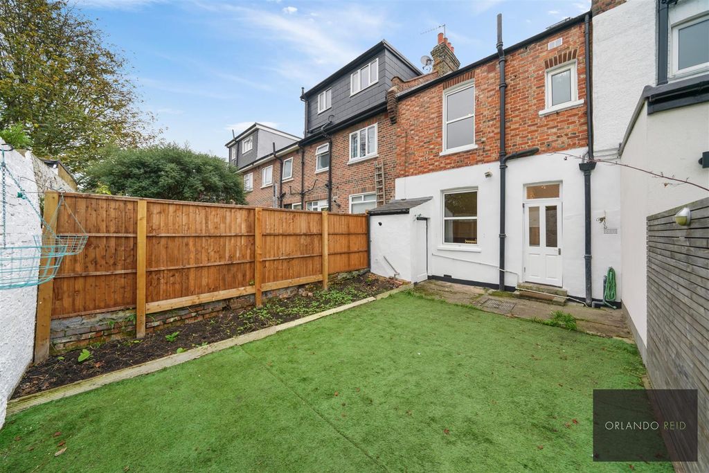 Property photo 1 of 12 40 Broadwater Road Sw17 0DT-5.Jpg