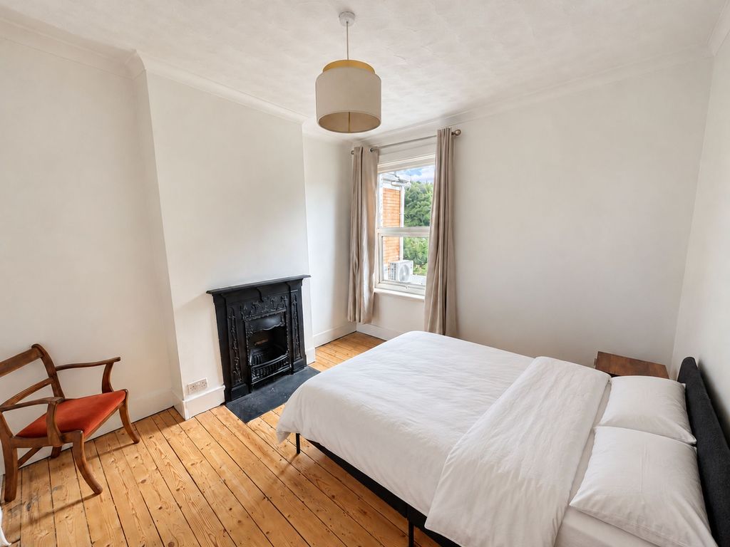 Property photo 3 of 12 14 Frinton Rd E6 3Ha