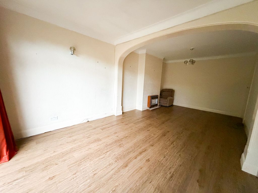 Property photo 3 of 15 Byron Ave E18