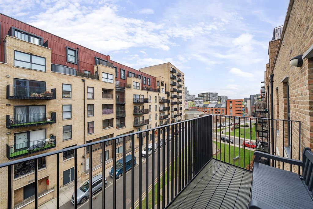 Property photo 1 of 17 Balcony