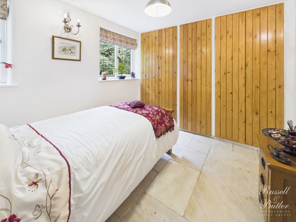 Property photo 3 of 44 Cam02127G0-Pr0424-Still022
