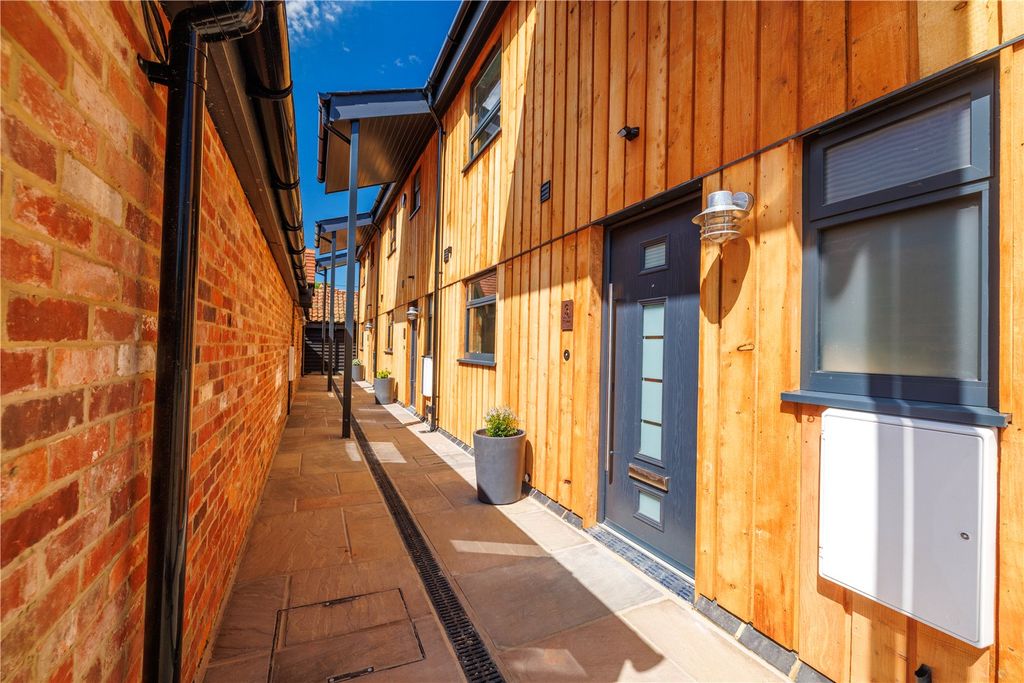 Property photo 1 of 17 External