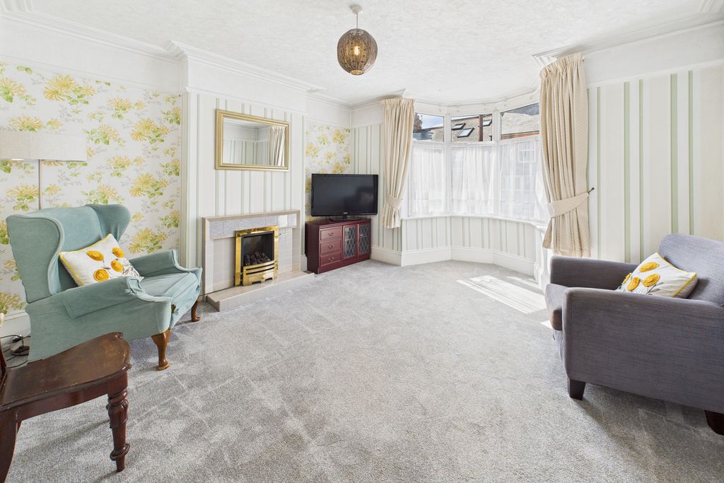 Property photo 3 of 18