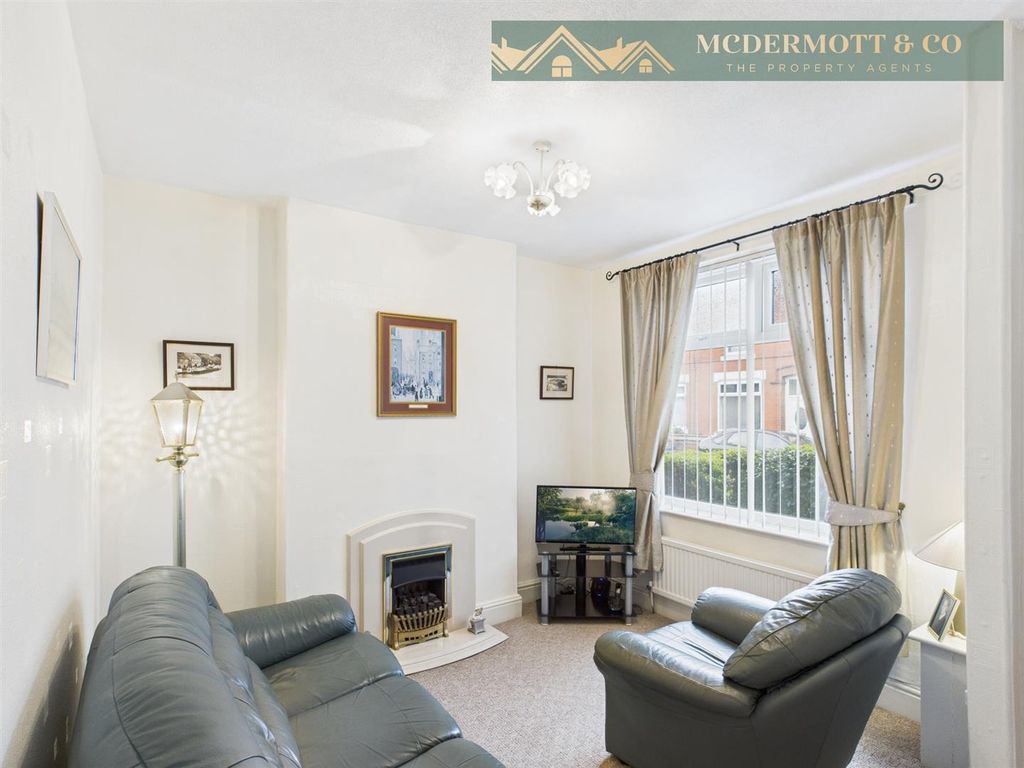 Property photo 2 of 14 Lounge