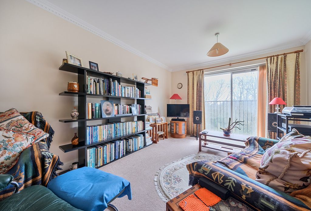 Property photo 2 of 11 1402352-12-697890...