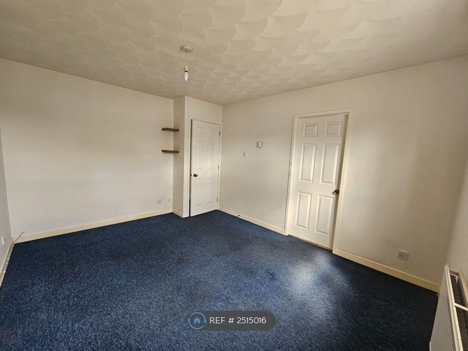 Property photo 3 of 9 Living Room