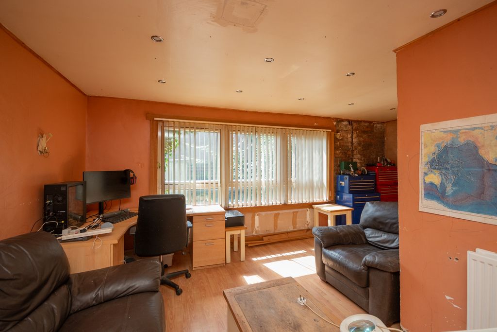 Property photo 2 of 15 Lounge