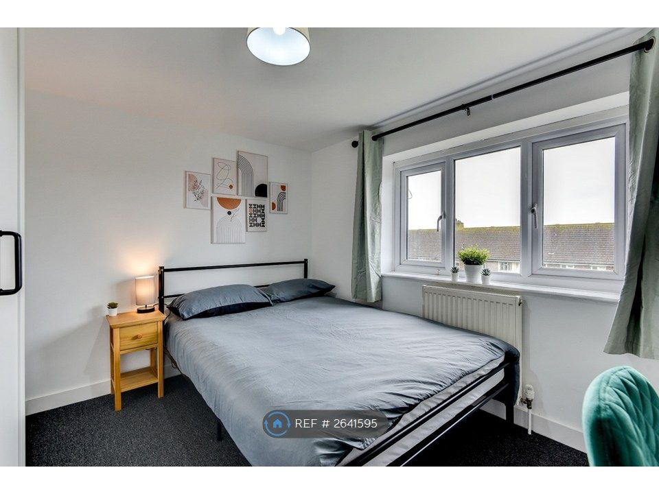 Property photo 2 of 18 Bedroom 3