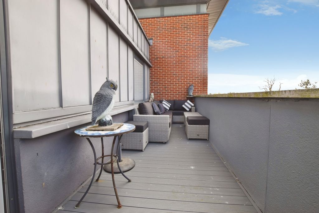 Additional image 11 of 2 bed flat to rentLower Tanbridge Way, Horsham RH12