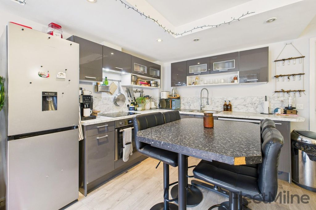 Property photo 3 of 16 Integrated Kitchen