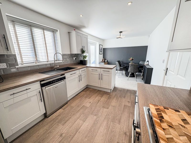 Property photo 3 of 16 Photo 7