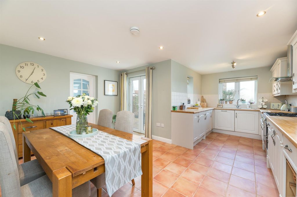 Property photo 3 of 44 Dining Kitchen