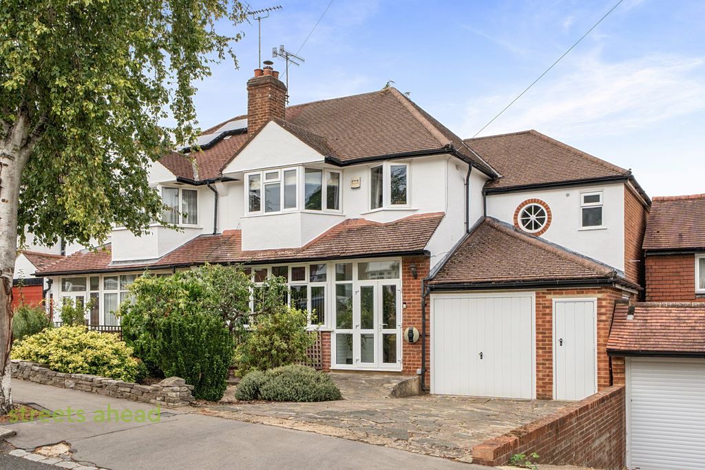 Property photo 1 of 18 3B11Dd21-63B0-444...