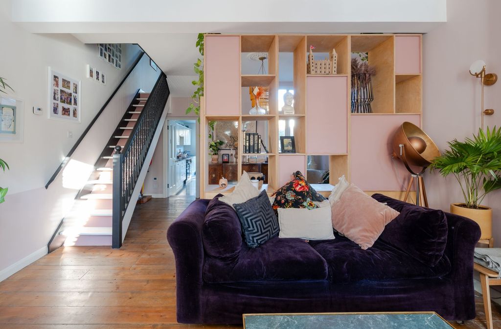 Property photo 2 of 40