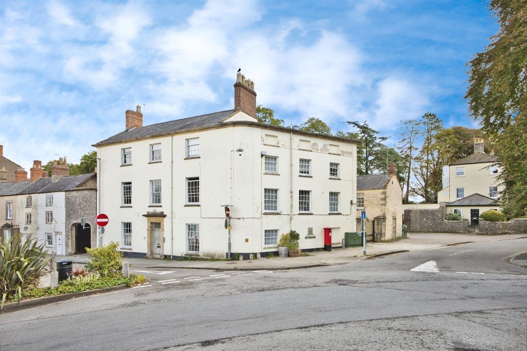 Property photo 1 of 11