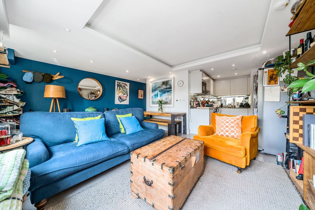 Property photo 3 of 18 Reception