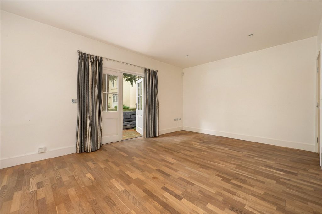 Property photo 3 of 14 Picture No. 07