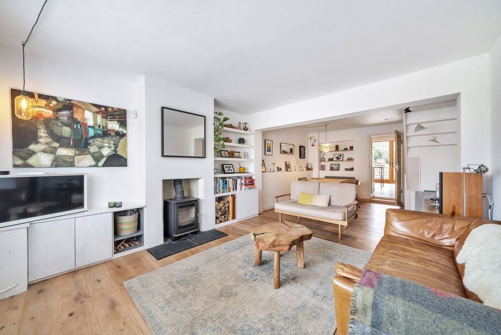 Property photo 2 of 14 Picture No. 16