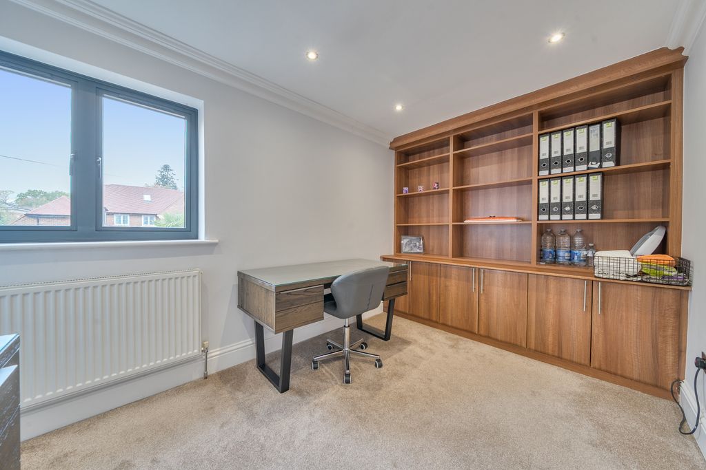 Additional image 18 of 6 bed detached house for saleNewlands Drive, Maidenhead SL6