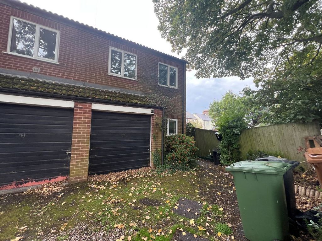 Property photo 1 of 2