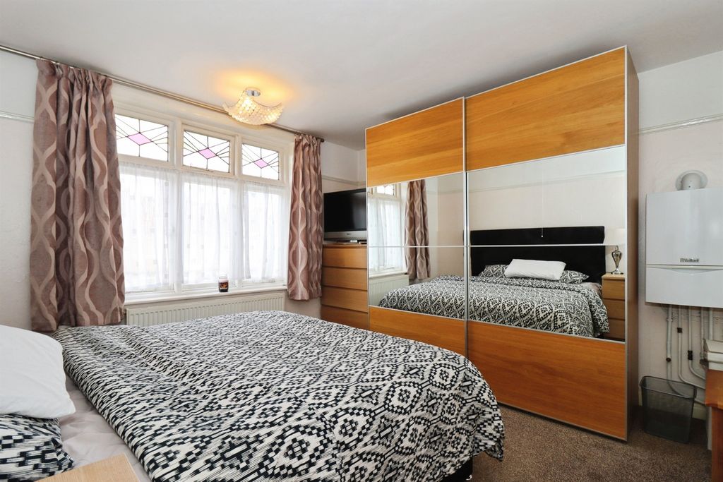 Property photo 3 of 18