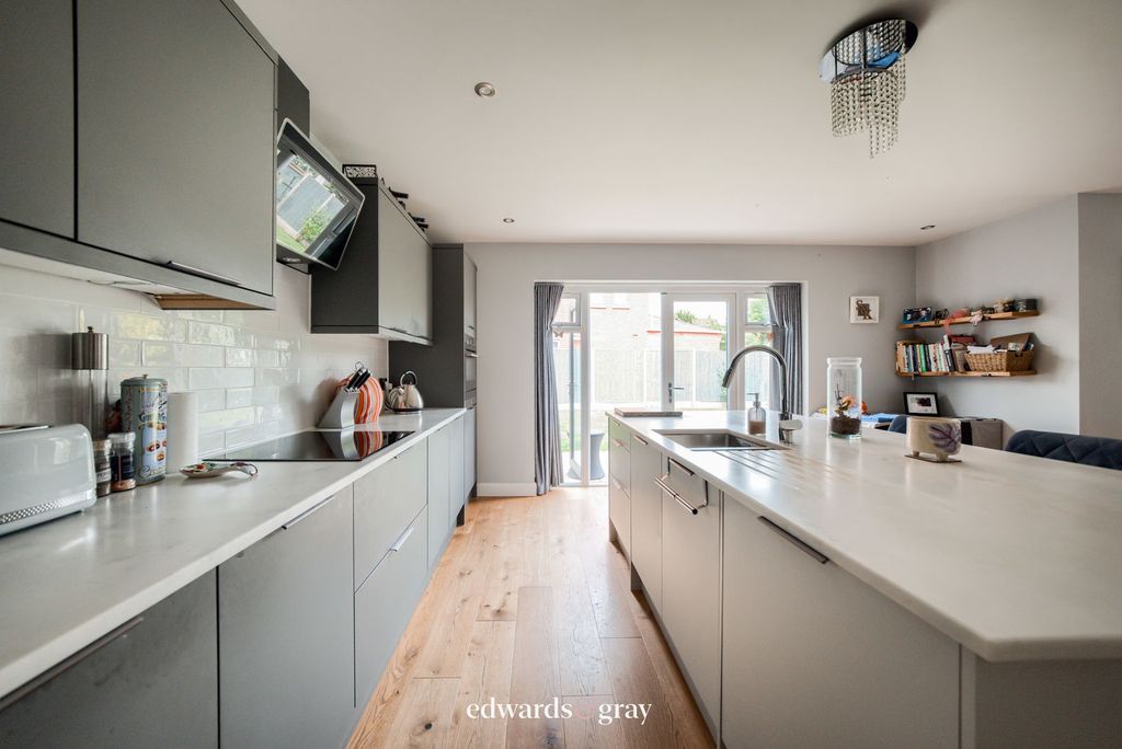 Property photo 2 of 25