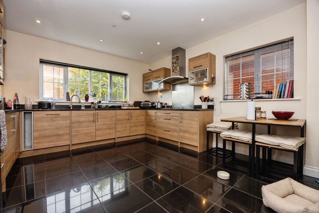 Property photo 3 of 17 Photo