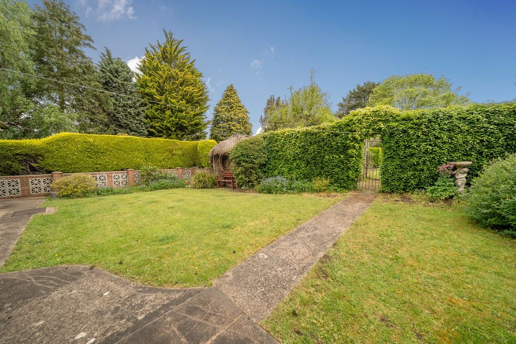 Property photo 2 of 21