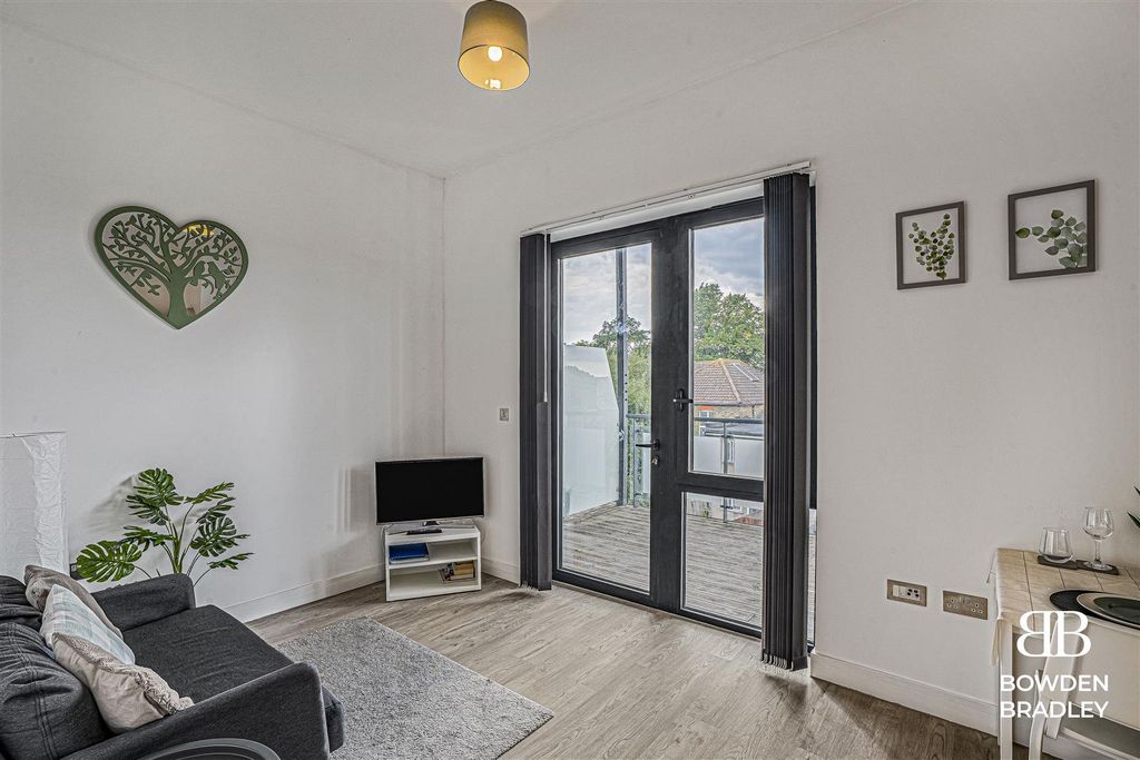 Property photo 3 of 15 A7_09078-Hdr.Jpg