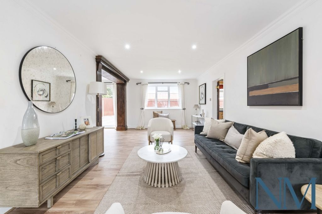 Property photo 3 of 34 Gallery