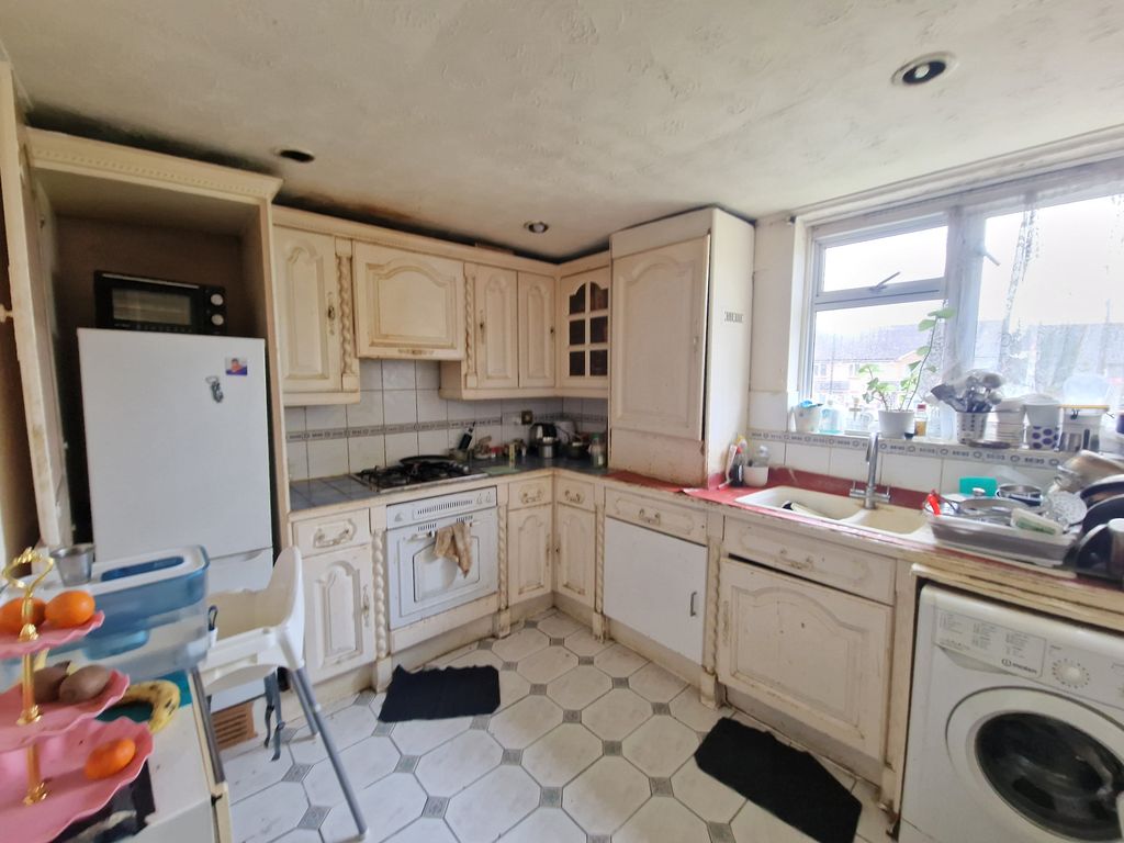 Property photo 3 of 9