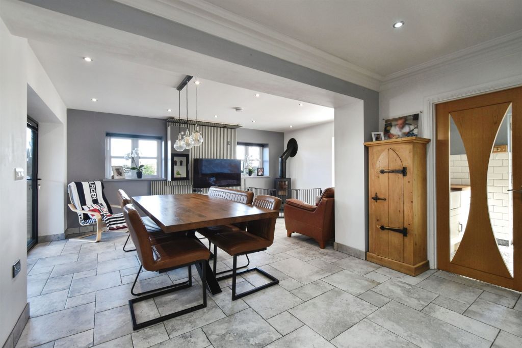 Property photo 3 of 35