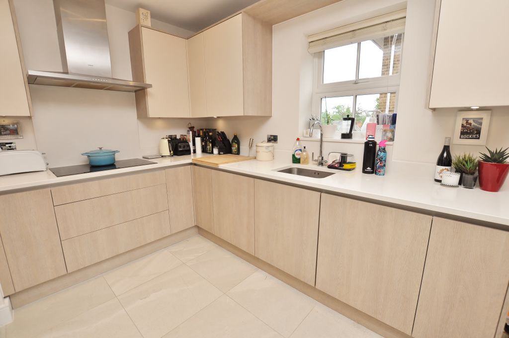 Property photo 3 of 16 Photo 03