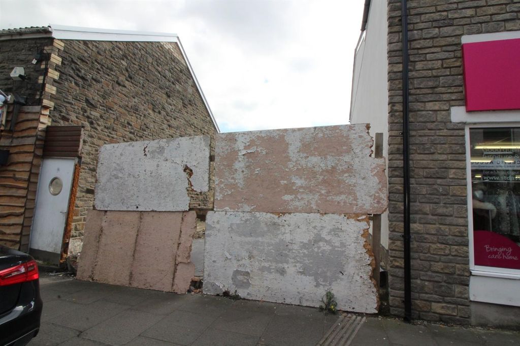 Property photo 3 of 4