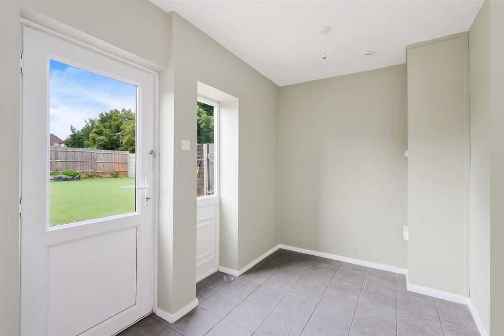 Property photo 3 of 12 Malmstone Avenue (7).Jpg