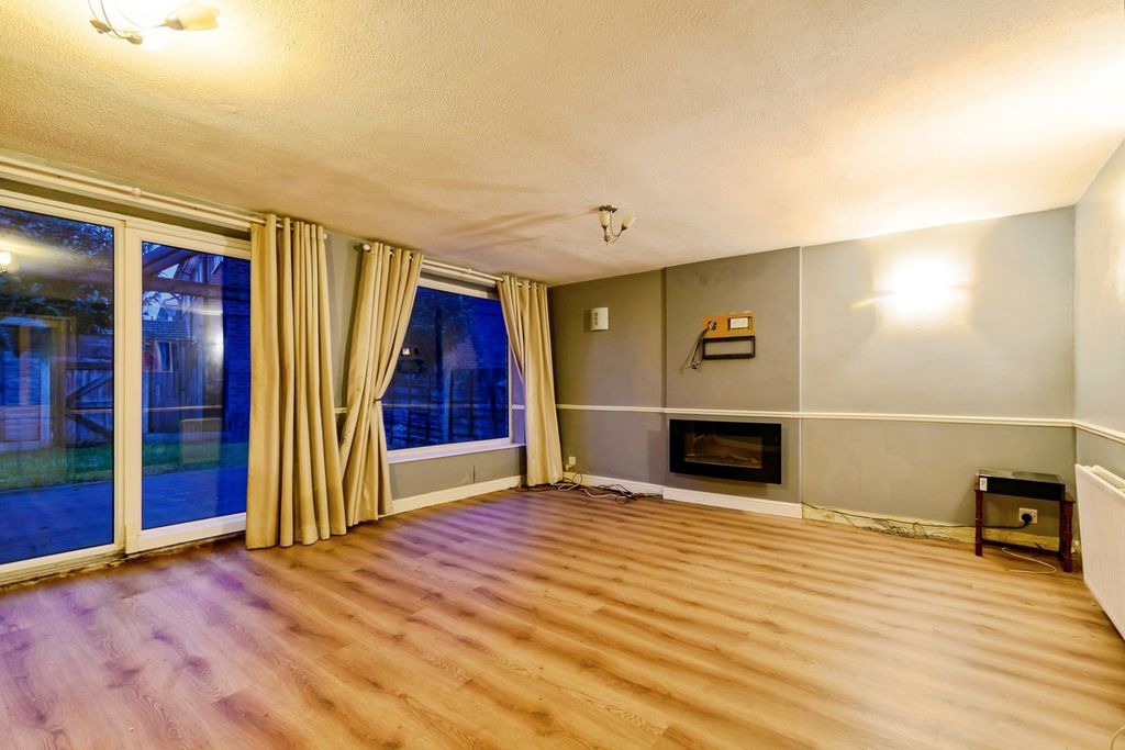 Property photo 2 of 8 Living Room